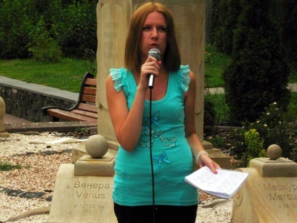 У центрі Луцька декламували вірші. ФОТО